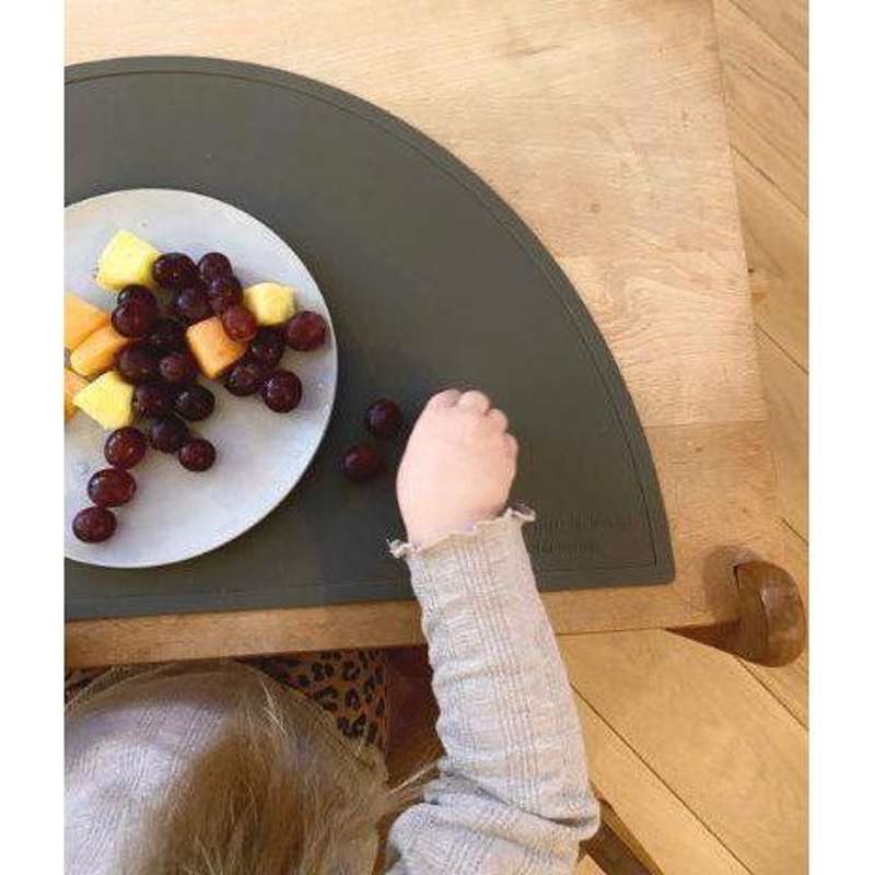 Everleigh & Me Placemat - Model Coffee
